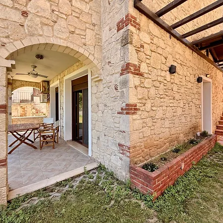 Lithos Home, Cozy 1bd With Terrace Appartement *