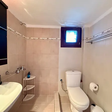 Lithos Home, Cozy 1bd With Terrace Appartement